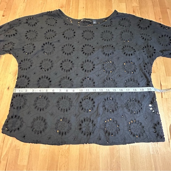 New York & Co Blake Eyelet 3/4 Sleeve Top - Picture 9 of 11